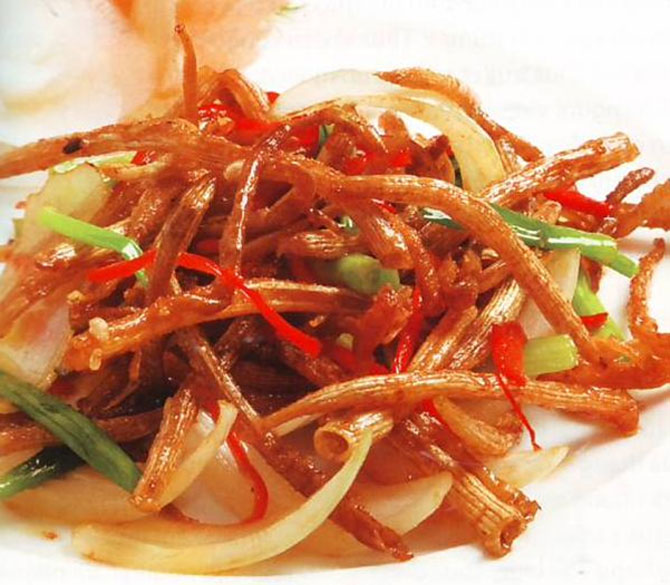 Món cá sùng rang nổi tiếng đặc sản ở Minh Châu